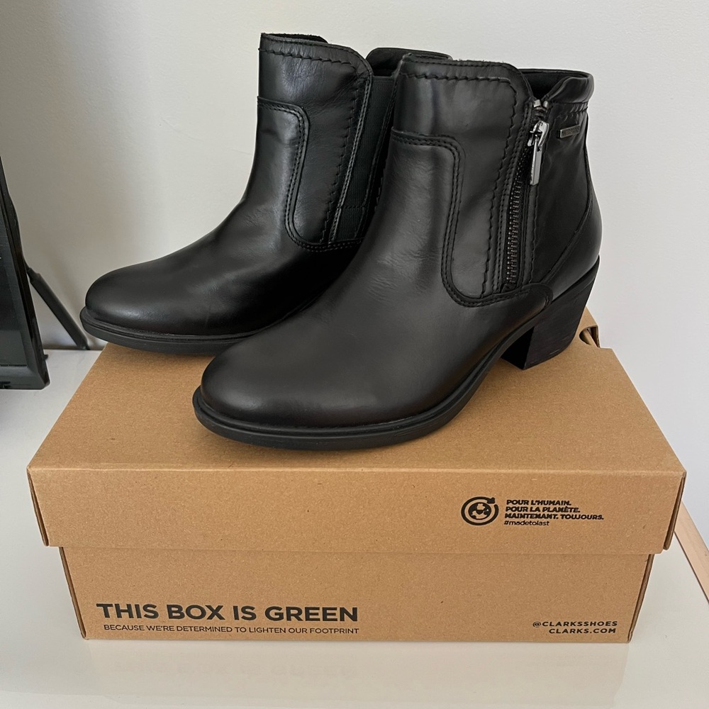 Clarks Neva Zip Black Leather Boots Womens Size 6.5 M Waterproof 26175199 NIB